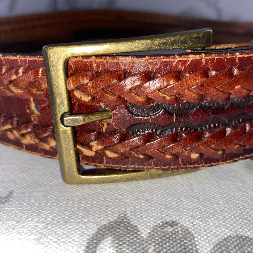 Vintage tooled Belt Cowhide Leather Hand Laced Bonded Made In‎ Haiti Size 30